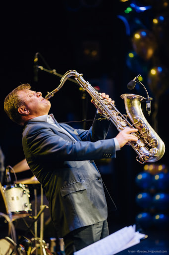 RusEmbSriLanka's tweet photo. 🎵Today is the birthday of #Russian #jazz🎺! From Valentin Parnakh who introduced jazz to the Soviet audience in 1922🎶 to Russian modern virtuoso #saxophonist Igor #Butman🎷 to prominent Russian jazz singer Larisa #Dolina🎤, the fine traditions of the music genre live on🎼 https://t.co/af3IdnwYWx