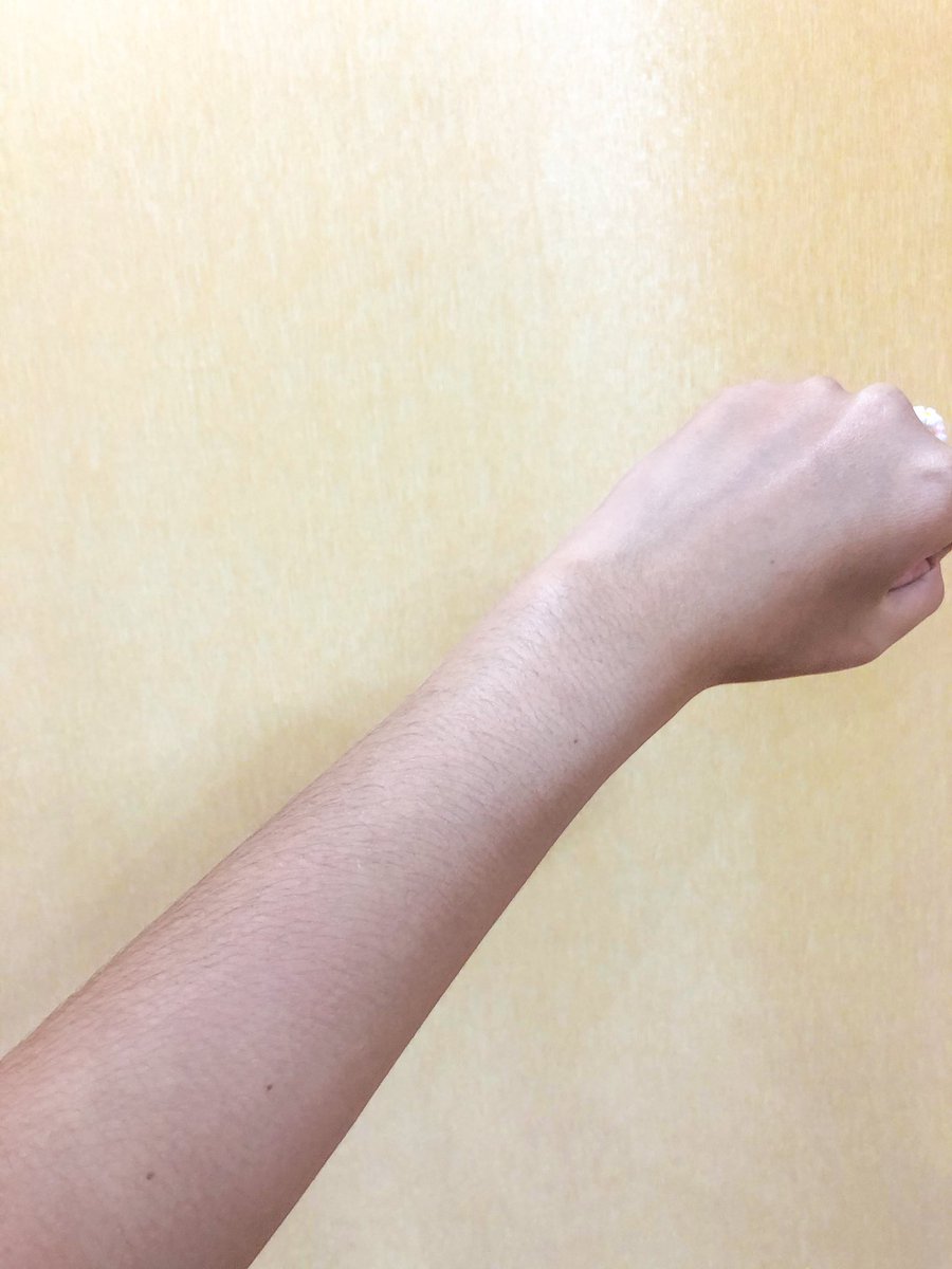 ทุกคนนนนน โลชั่นมิสทินอันนี้คือปังปุริเย่มาก เราไปขึ้นเขามาแล้วแดดแรงมากดำเป็นรอยนาฬิกาเลย ทาอันนี้แล้วปรับผิวขาวขึ้นทันที ทำให้ผิวดูเนียนเท่ากัน กลิ่นหอมมากด้วยคล้ายๆแป้งเด็ก ราคาก็น่ารัก นี่ได้จากร้านคสอแถวบ้าน 55฿ เอง ขวดใหญ่มากกก #ใช้ดีบอกต่อ #ฉันจะขาว