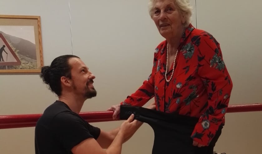 ‘Heupairbag voor ouderen voorkomt heupfracturen’ [AMERSFOORT/REGIO] Een heupairbag om kwetsbare ouderen te beschermen als ze komen te vallen. Bij Vilente is momenteel een pilot bezig en ook bewoners van locatie De Pleinen in Ede doen mee. ,,De heupairb... twib.in/l/79GgLrGbyopn