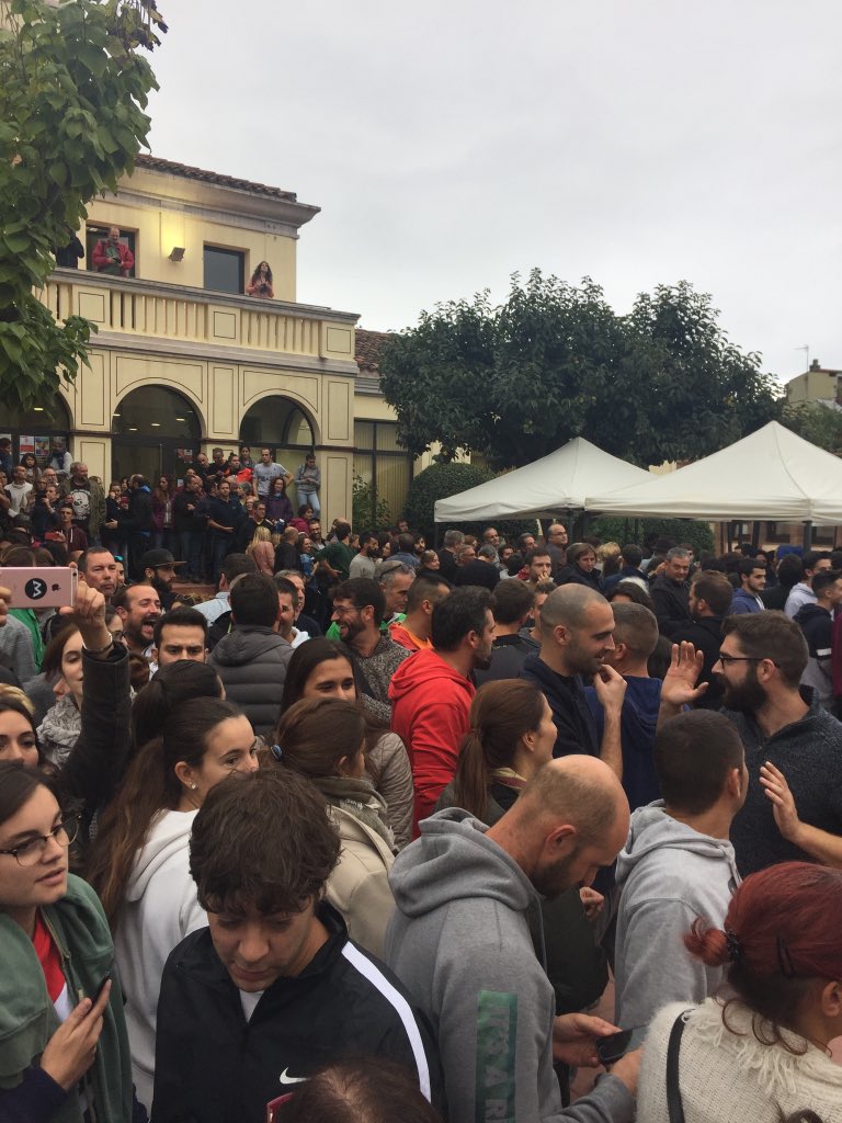 juntspersav's tweet photo. 📢És #1Oct, fa 3 anys a Vilamajor vam votar i vam guanyar. 

🗳 Van votar 2.418 persones.
      14 Blancs
      104 No
      2.300 Si 

Vam defensar la democràcia, i vam votar llibertat. Tornarem! https://t.co/7rjLDPcQ8m