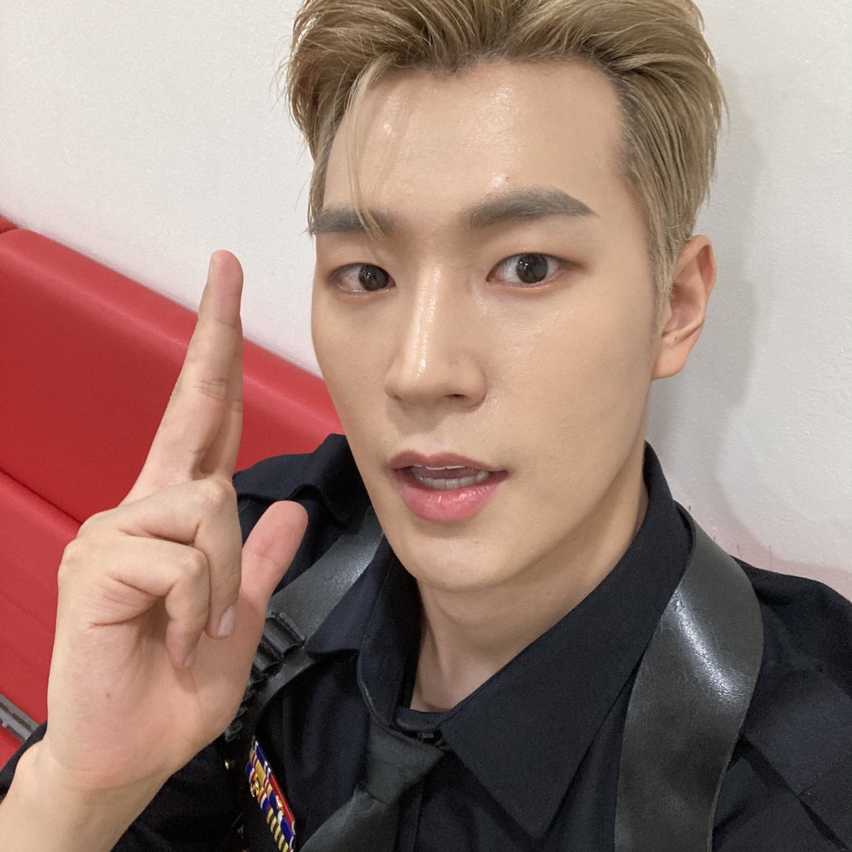 KNKOfficial220's tweet photo. [서함] 즐거운 연휴 보내세요🙇‍♂️ https://t.co/ErnuoT7hvn
