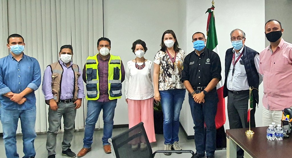 anagonmx's tweet photo. Muy productiva reunión con el Alcalde @ArturoDavalos de #PuertoVallarta para analizar aspectos de las obras, contraloría social y acciones del Programa de #MejoramientoUrbano. #MiMexicoLate #PuertoVallartaLate https://t.co/Bf1EX9upf2