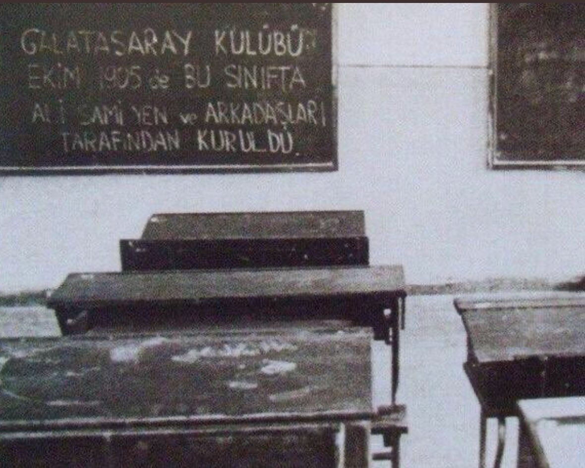 Günaydın Galatasaray’ımızın 115. yaşına tanılıklık edenler.💛❤️ Bazı sevdaları tarif edemezsin 🧿#Galatasaray115Yasında
