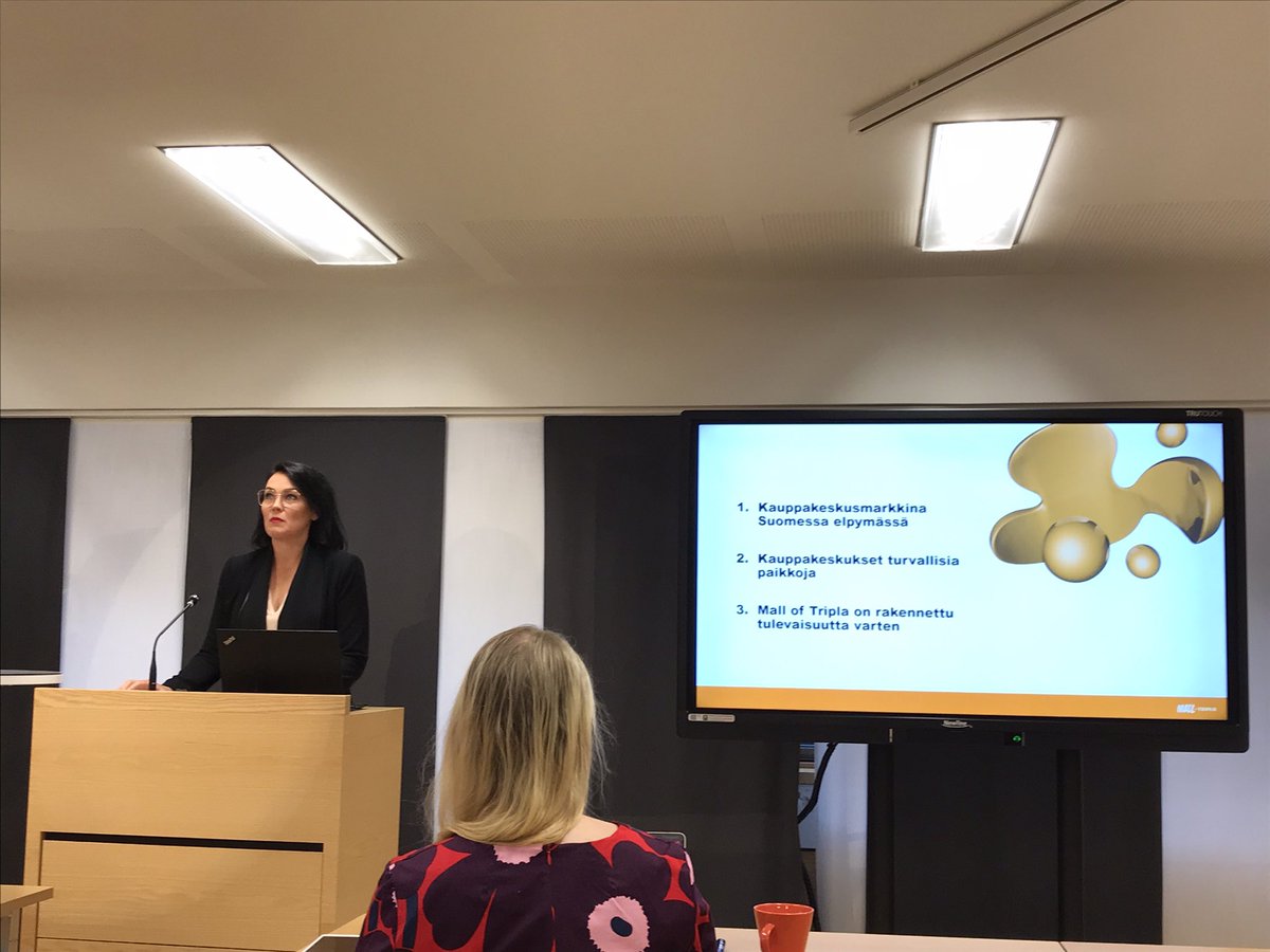 TPasuri's tweet photo. Kauppakeskus @malloftripla’n johtaja @katikivim Helsingin seudun kauppakamarin Toimialakatsauksen julkistamistilaisuudessa: ”Kuluttamista ei saa lopettaa Suomessa. Kauppakeskukset ovat edelleen turvallisia paikkoja.” @K2HEL, #kauppakamarihel https://t.co/p5B9rJhGka