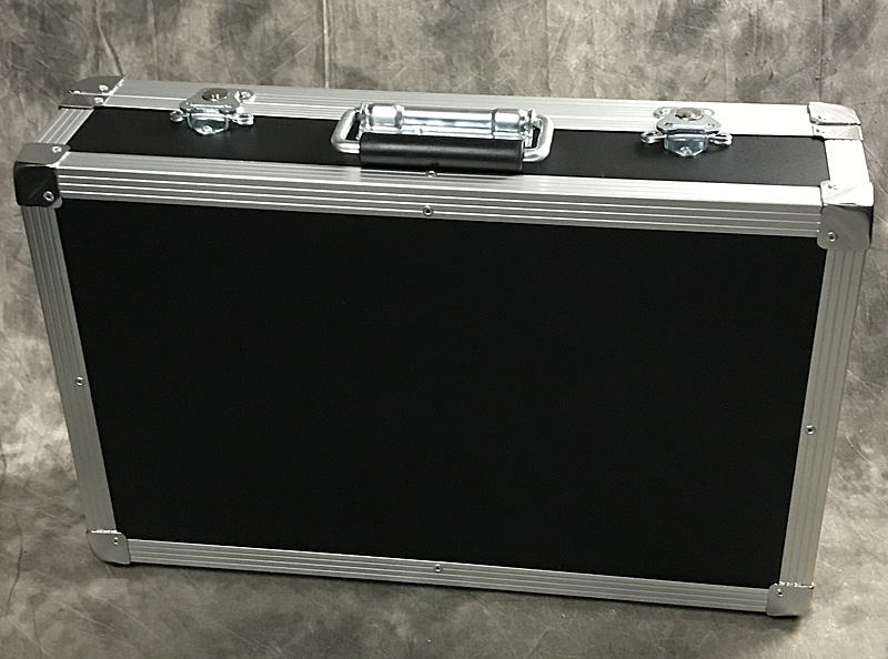 1484_shinjuku's tweet photo. 人気マルチ、BOSS / GT-1000がユーズドで入荷！！
使用感も少なく、美品コンディション。ハードケースも付属していますので持ち運びにも便利です。ぜひこの機会にご検討くださいませ♪
https://t.co/HIurHzoWPi
#boss #gt1000 #新宿 #エフェクター #ペダル #uboc #おすすめ https://t.co/8LUdKly8HO