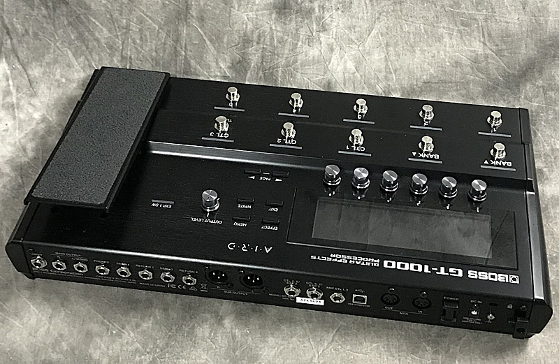 1484_shinjuku's tweet photo. 人気マルチ、BOSS / GT-1000がユーズドで入荷！！
使用感も少なく、美品コンディション。ハードケースも付属していますので持ち運びにも便利です。ぜひこの機会にご検討くださいませ♪
https://t.co/HIurHzoWPi
#boss #gt1000 #新宿 #エフェクター #ペダル #uboc #おすすめ https://t.co/8LUdKly8HO