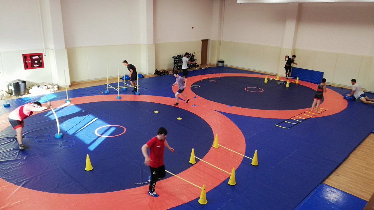 GSB_Sinop's tweet photo. #Güreş antrenmanlarımız normalleşme süreci tedbirleri kapsamında antrenörlerimiz gözetiminde devam ediyor.🤼‍♂️🤼‍♂️

@kasapoglu 
@gencliksporbak https://t.co/5KuUepKgBR