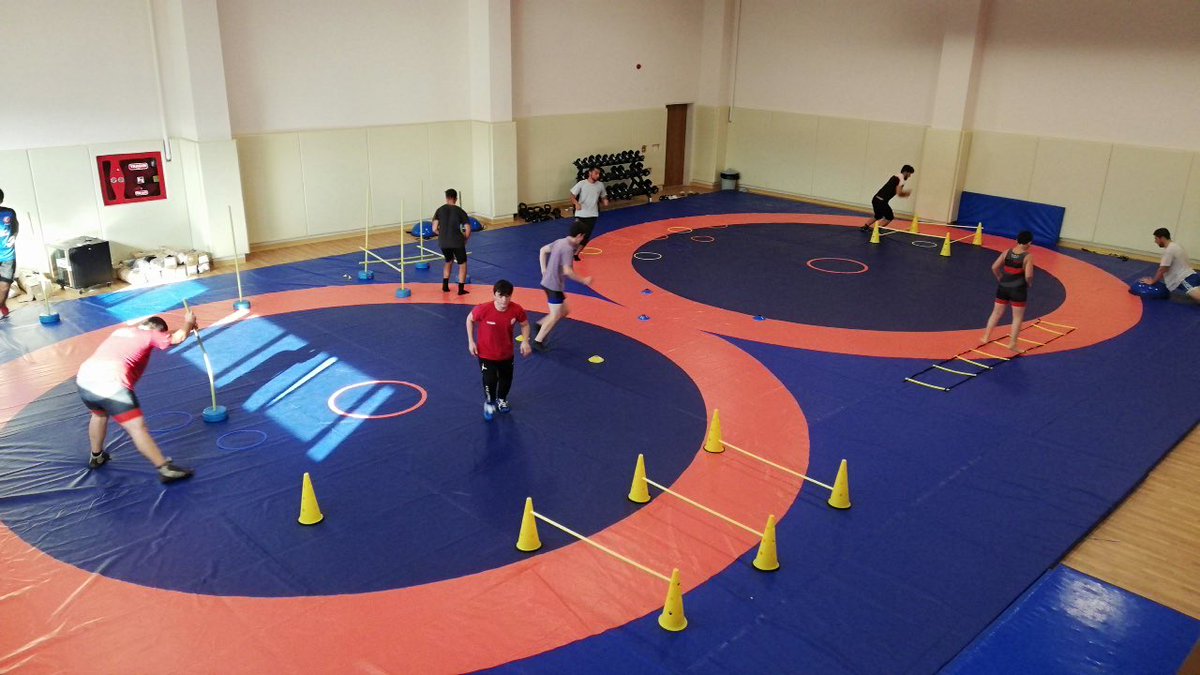 GSB_Sinop's tweet photo. #Güreş antrenmanlarımız normalleşme süreci tedbirleri kapsamında antrenörlerimiz gözetiminde devam ediyor.🤼‍♂️🤼‍♂️

@kasapoglu 
@gencliksporbak https://t.co/5KuUepKgBR