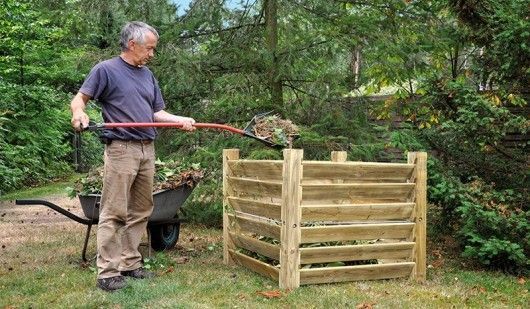 GartenOnline's tweet photo. Richtig kompostieren: Im Herbst fällt viel #Grünschnitt an. Von den Hecken und Sträuchern abgetrennte Zweige gehören auf den #Kompost: https://t.co/Dk9T3hh8Cc. Vorher sind die Pflanzenreste jedoch zu zerkleinern. Dadurch verrotten die #Gartenabfälle schneller. https://t.co/9tDIgL8T7Y