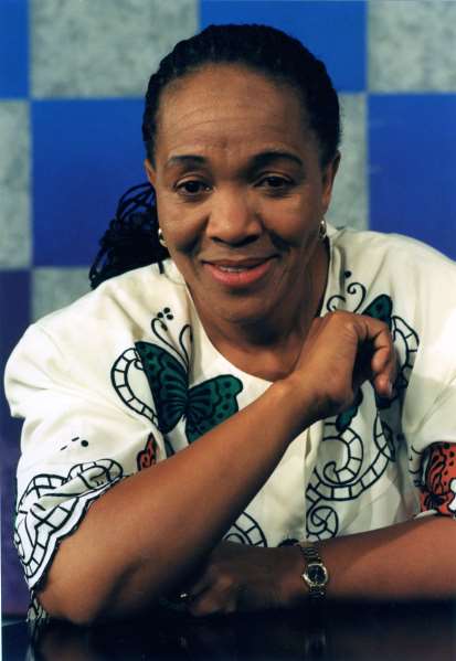 PopPulseSA's tweet image. Remembering Daphney Hlomuka, 12 years since her passing.

She's most popularly known for her roles as Sis May on S'gudi S'naysi and MaMhlongo on Hlala Kwabefileyo and in Shaka Zulu, Tarzen: The Epic Adventures, Ubambo lwami, uGugu noAndile and other productions. 

📷Ruvan Boshoff