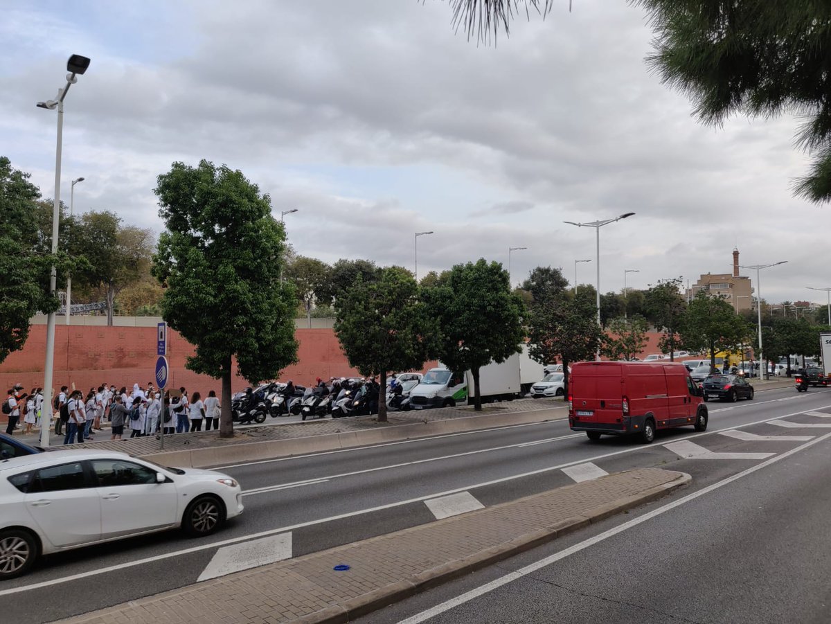 AResidentesMar's tweet photo. @vagaMIRsCat #VagaMIRCatalunya @tv3cat @diariARA @AcampadaMar @Profiterol500mg Els MIRs seguim incansables. Que la lluita segueixi! https://t.co/3ohaXAgSDZ