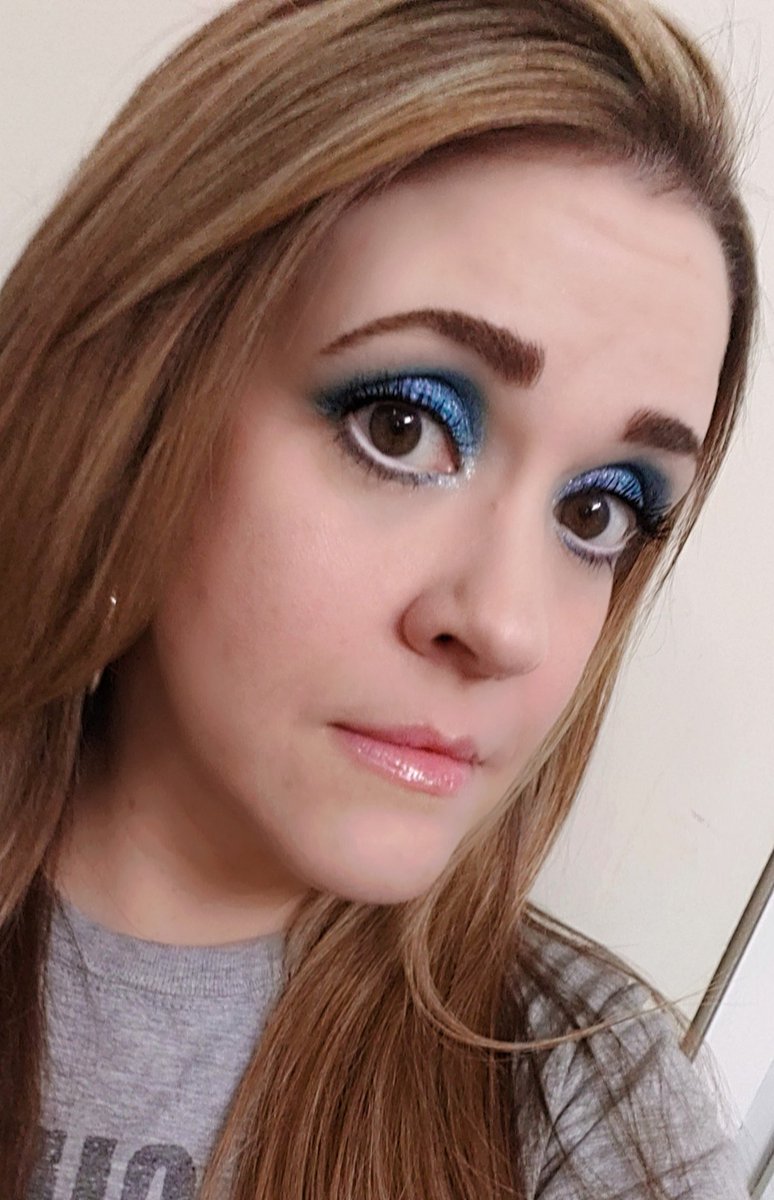 MrsSparkle8's tweet photo. Here I am wearing @devinahcosmetic Confetti Kisses on my eyes along with @ColourPopCo BFF Creme Gel Liner in Exit and @BenefitBeauty Bad Gal Bang mascara.  #devinah #benefit #Colourpop #makeupoftwitter #makeuplooks #makeup #indiemakeup #mua https://t.co/8DR56vAQCg