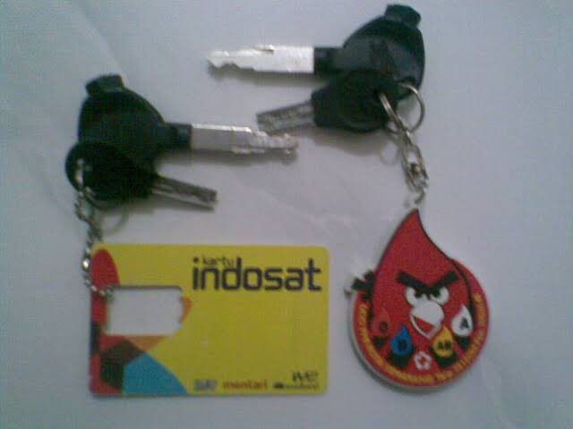 Kenapa sih cowok2 dulu suka pake gantungan kunci simcard bekas? Di tas, dikunci, faedahnya apa sih #seriusnanya