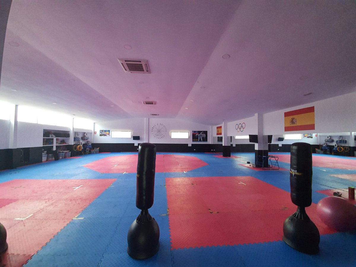 El Club Elite Ramos &amp; Brigitte abre sus puertas hoy día 1 de Octubre a nivel presencial y online a la misma vez. Muchas ganas de ver a nuestros alumno@s y familias otra vez todos juntos, pero con todas  las normas en seguridad e higiene establecidas por Sanidad.
OS ESPERAMOS!!