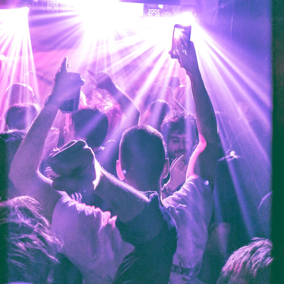 MO MO 🇵🇸🏳️⚧️ (@midworldmo) on Twitter photo <a href="/hogbham/">hog birmingham</a>
10/03/2018 01:30:02
This is the sort of tightly packed sweaty energy 2020 needs and deserves. One day my friends. Big love stay strong bab x <a href="/hogbham/">hog birmingham</a>
10/03/2018 01:30:02
This is the sort of tightly packed sweaty energy 2020 needs and deserves. One day my friends. Big love stay strong bab x