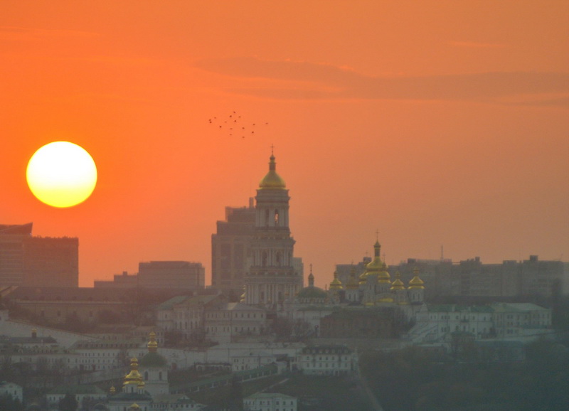 UkrainaTravel's tweet photo. ENJOYING EVENING KIEV https://t.co/5fhCAyrp5b
