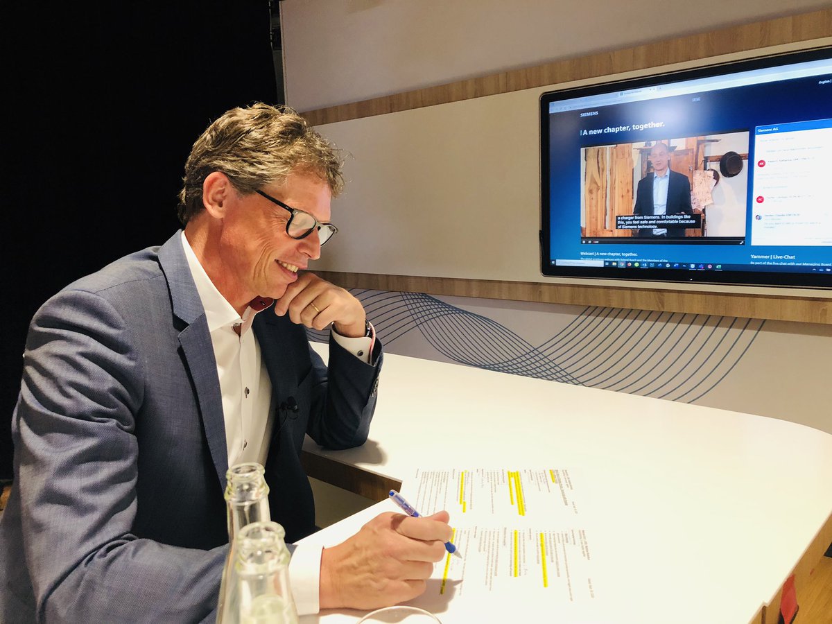 lynetteajackson's tweet image. Always exciting to be behind the scenes on these important days. #newchaptertogether starts @Siemens here with @MatRebellius new CEO for @SiemensInfra