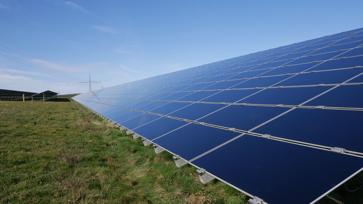 nergie_de's tweet image. Erfolgreiche Teilnahme an #Innovationsausschreibung: N-ERGIE erhält Zuschlag für drei #PV-Kraftwerke. Vorstandschef Josef #Hasler: „Wir meinen es ernst mit der regionalen #Energiewende und machen beim Ausbau der regenerativen Energien weiter Tempo.“ bit.ly/innovationsaus…