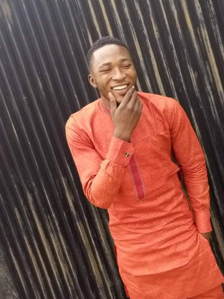 Mxtercoded13's tweet image. Laughing is the best medicine but if you are laughing for no reason, you need medicine.