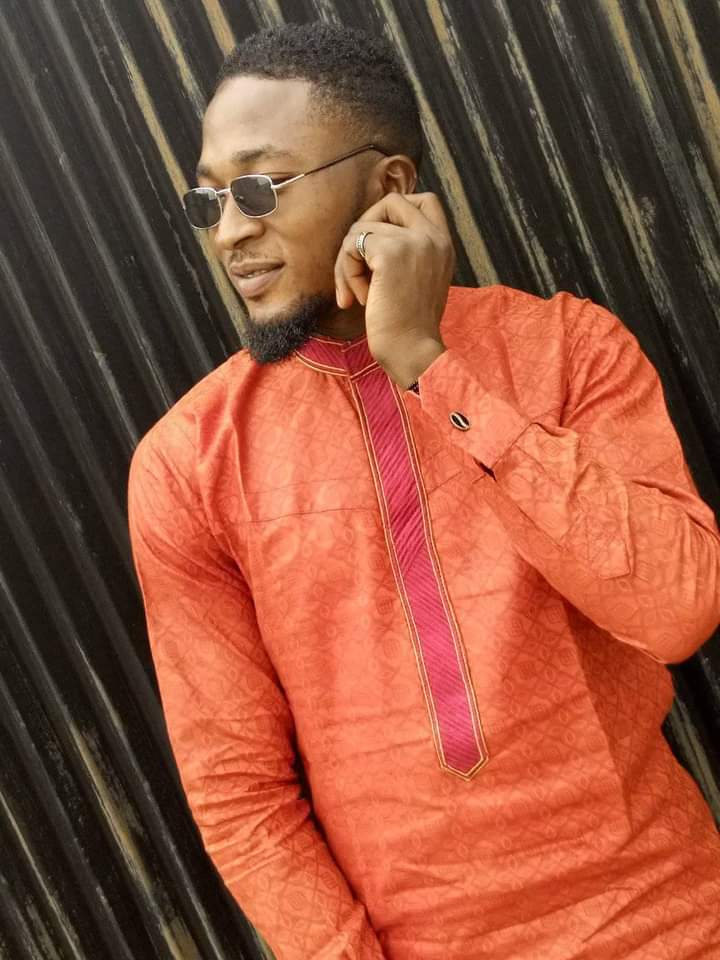 Mxtercoded13's tweet image. Laughing is the best medicine but if you are laughing for no reason, you need medicine.