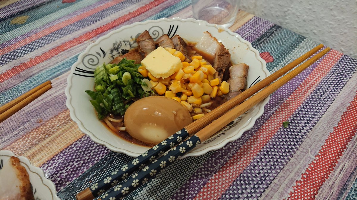 GPurtskvanidze's tweet photo. 子供生まれたから時間ないのでパンほとんど作れないが昨日頑張ってパン以外に好きな日本の食べ物を作りました。味噌ラーメンです。私にとっては豚骨ラーメンの方が美味しいがさすがに豚骨のスープを作れません（全くないの時間がかかりますから） https://t.co/eJWDDx1QN7