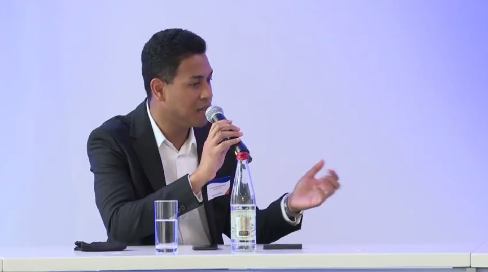 ParisCyberSumIT's tweet photo. Fenitra Ravelomanantsoa @pariscyberweek : "La souveraineté numérique, c'est de permettre au client d’être l’ultime arbitre de l’utilisation de ses données."
#cloud #Google #souveraineté https://t.co/sAFLl23Sf0
