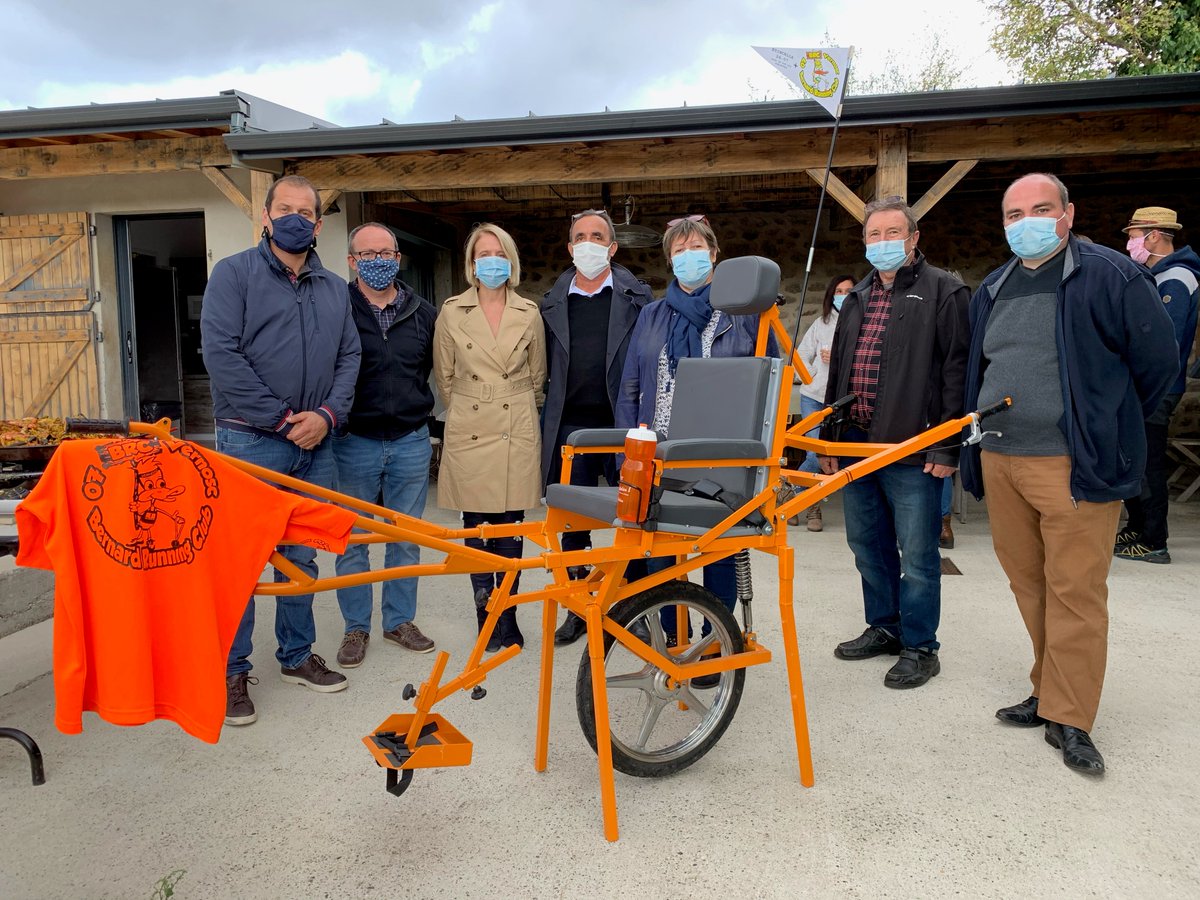 Dans le cadre de notre #grandecausemutualiste, notre #CaisseLocale de Cance Ay Deume a remis un chèque de 5 000 € au profit de l'association Bernard Running Club 07 Vernosc, pour l'acquisition de joëlettes destinées aux personnes à mobilité réduite. #HistoiresDeSolidarites 👇