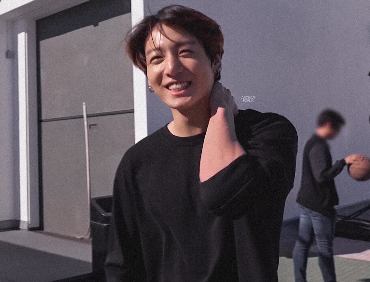 archiveforJK's tweet photo. he's ur boy crush https://t.co/OwWQsFeW3Q