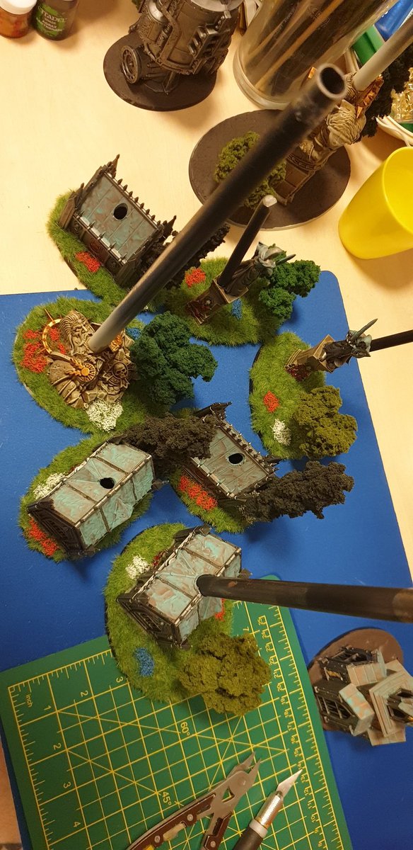 Who knew basing could be so much fun! Ghyran is particularly lush at this time of year too.
The Skyport of Barak Tannia have also received upgrades for their Frigates. Loving this project!
 🇬🇧🇬🇧🇬🇧