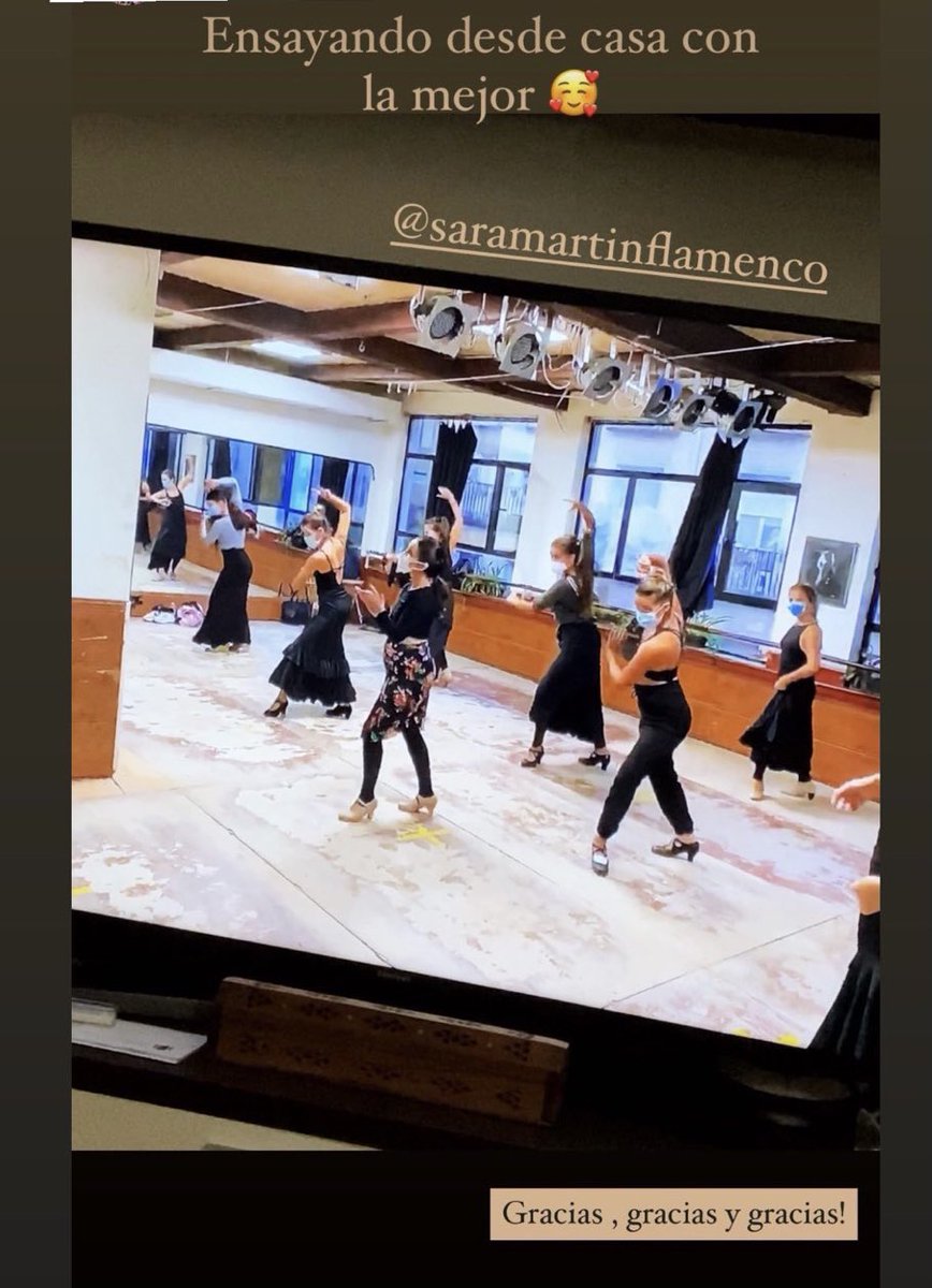 SaraMartinFlame's tweet photo. Mis alumnas me envían estas imágenes, practicando sus clases desde casa .Y es que aun puedes unirte a mis Clases Online en directo y en diferido y desde cualquier rincón del mundo.
#onlinedanceclasss #saramartinflamenco #flamencoonline #danzaespañolaonline https://t.co/k6zrOjzTYQ