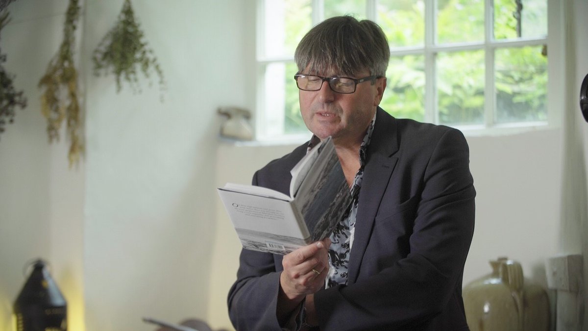 #NationalPoetryDay is here, and what better way to celebrate than watching one #PoetLaureate, #SimonArmitage giving an exclusive reading at 5pm in #DoveCottage, the home of another! #Wordsworth @WordsworthGras @PoetryDayUK 
Get your tickets at: bit.ly/3hF98Wz