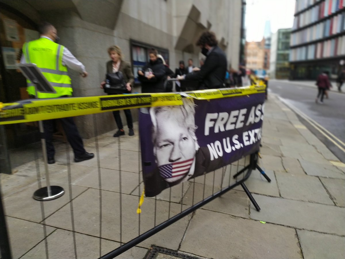  #JulianAssange extradition hearings Part 2 - Day 18 (Thread) Final Day?via  @SputnikInt(Like the last two days I shall be attending today's hearings from inside the Old Bailey via the press annex. This case may end up finishing one day earlier than scheduled)