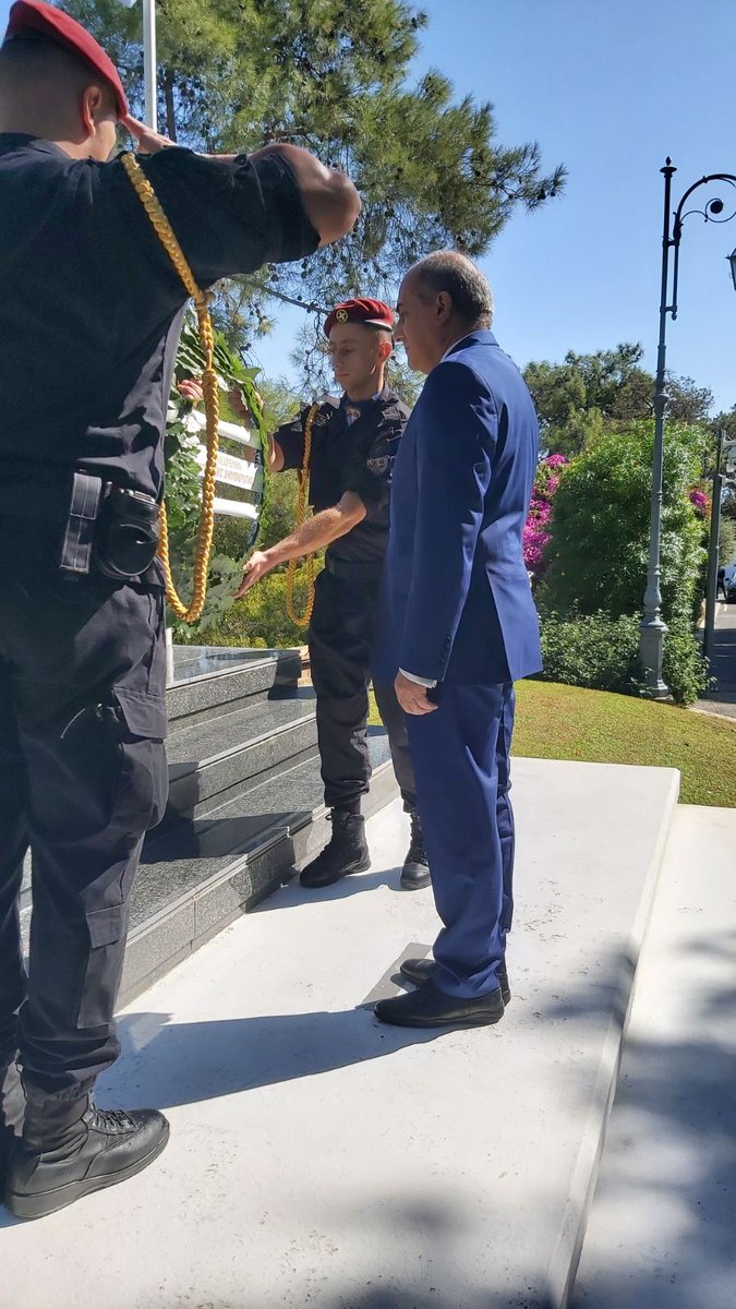 60 χρόνια Κ.Δημοκρατίας. Χρέος μας,η προάσπιση της κρατικής μας υπόστασης και η διασφάλιση του μέλλοντος των επόμενων γενεών με μια λύση χωρίς κατοχικούς στρατούς ή εγγυήσεις,βασισμένη στο διεθνές και ευρωπαϊκό δίκαιο,με αξιοπρέπεια και πλήρη σεβασμό των ανθρωπίνων δικαιωμάτων.