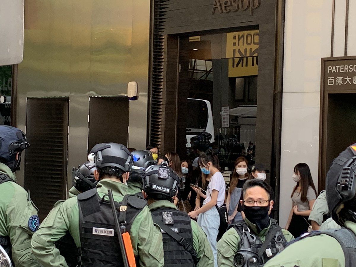 Large number of people kettled by police. Men and women seperated. Two large vans await nearby. Whatever this makes you think of, that's exactly what it is.  #HongKong