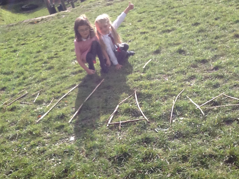 giffnockprimary's tweet photo. P2b have been busy exploring shapes in the trim trail - 40 squares on the climbing frame, 2 octagons, 32 triangles, 8 invisible squares in the outdoor classroom and 1000's of rectangles. We made patterns and timed how fast to run through the tunnel! #GPSmathsweek @mathsweekscot https://t.co/5qzSHetUNi