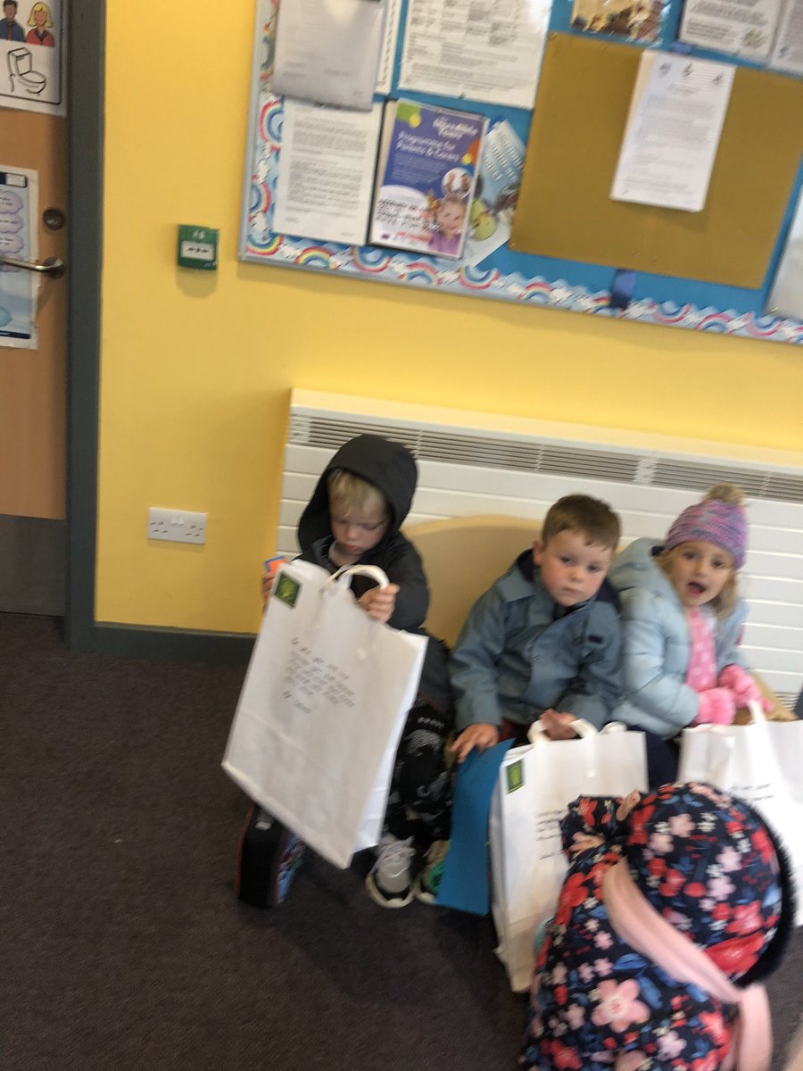 WoodlandsPrim1's tweet photo. We were very lucky and excited to receive a bag of books from the Parent council. Thank you 😊 https://t.co/WbQaRj15XI