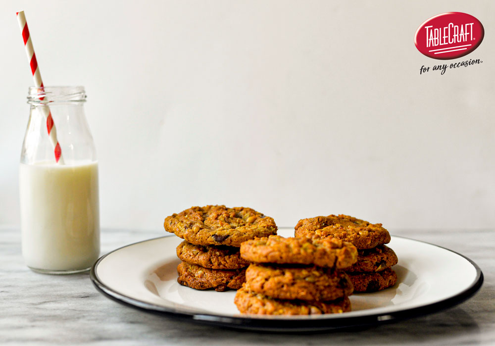 TableCraftHome's tweet image. On #NationalHomemadeCookiesDay do we have a recipe for you! Garbage Cookies use all the leftover sweets in your pantry for a delicious baked treat. 🍪Get the recipe card: tablecraft.com/blog/garbage-c…

#TableCraftBlog #GarbageCookies #CookiesMilk #Enamelware #CookieDay #CookieRecipe