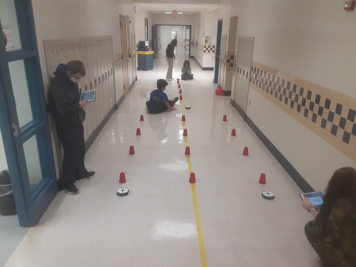 JoshuaBeals4's tweet image. Root robot slalom @codewithroot @SouthernTiogaSD @mhs_pa @MsEngineerSmith