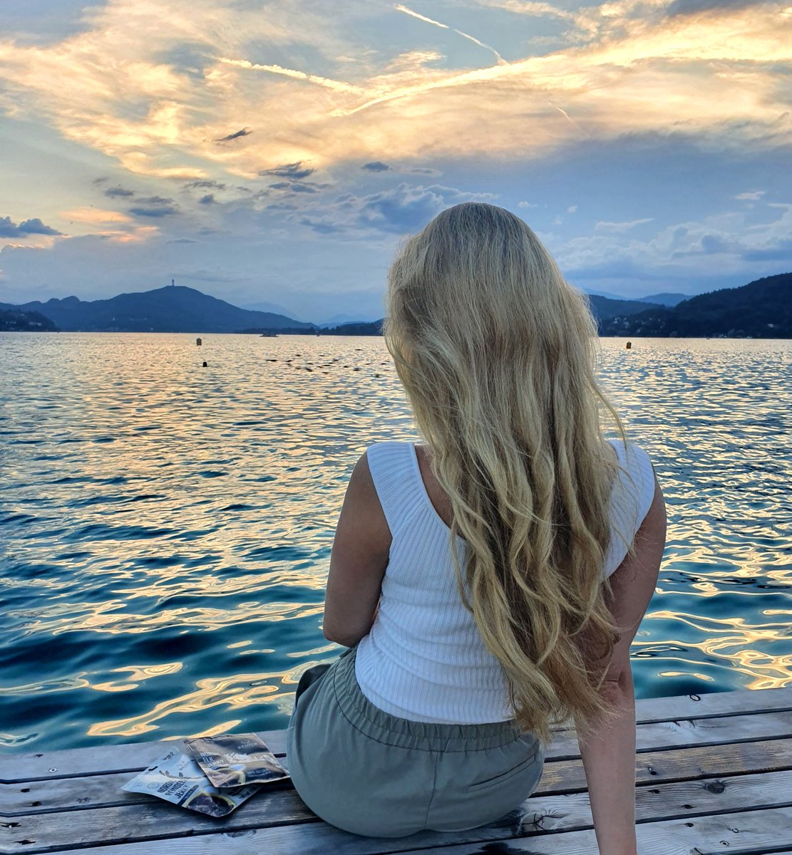 RenjerJerky's tweet photo. When you wait for him by the lake, make sure you always have at least some #RENJER with you ... 🥩😏

#makemeatgreatagain #wörthersee #kärnten #klagenfurt #meatsnack #jerky #wildjerky #reindeerjerky #venisonjerky #elkjerky #carinthia #austria #lake #eveningsky #summer #sunset https://t.co/sGn422SMFF