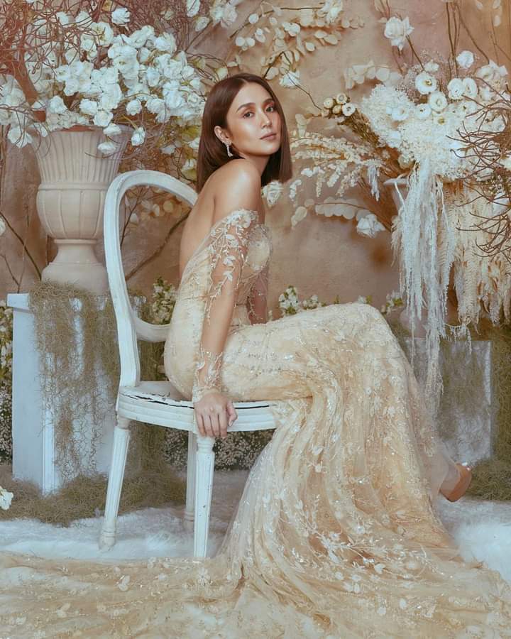 iamkimpotss's tweet photo. "VITA, Italian for life
Kath’s Team:
Photo: Gee Plamenco @gp10
Make-Up Artist: Justine Claudia @justineclaudia
Hair Stylist: Chris Rodil @chrisrodil
Stylist: Jan Aranilla @janaranilla
#VITAbyAtelierJulianneSyjuco #JulianneSyjuco #TheVelveteenRabbit #TheLittlePrince
#FESTOONED" https://t.co/uvw29DRISu