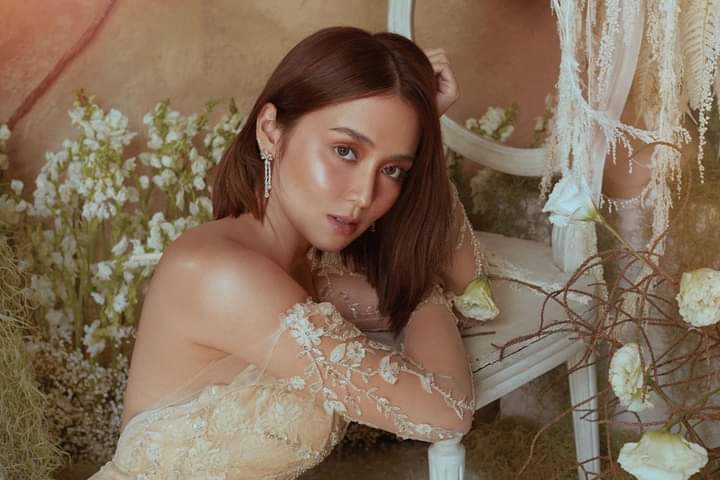 iamkimpotss's tweet photo. "VITA, Italian for life
Kath’s Team:
Photo: Gee Plamenco @gp10
Make-Up Artist: Justine Claudia @justineclaudia
Hair Stylist: Chris Rodil @chrisrodil
Stylist: Jan Aranilla @janaranilla
#VITAbyAtelierJulianneSyjuco #JulianneSyjuco #TheVelveteenRabbit #TheLittlePrince
#FESTOONED" https://t.co/uvw29DRISu