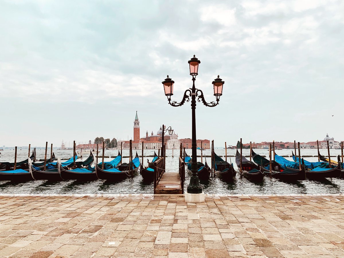The Grand Canal: deserted (you can get an absolute bargain on gondola rides right now) 🇮🇹