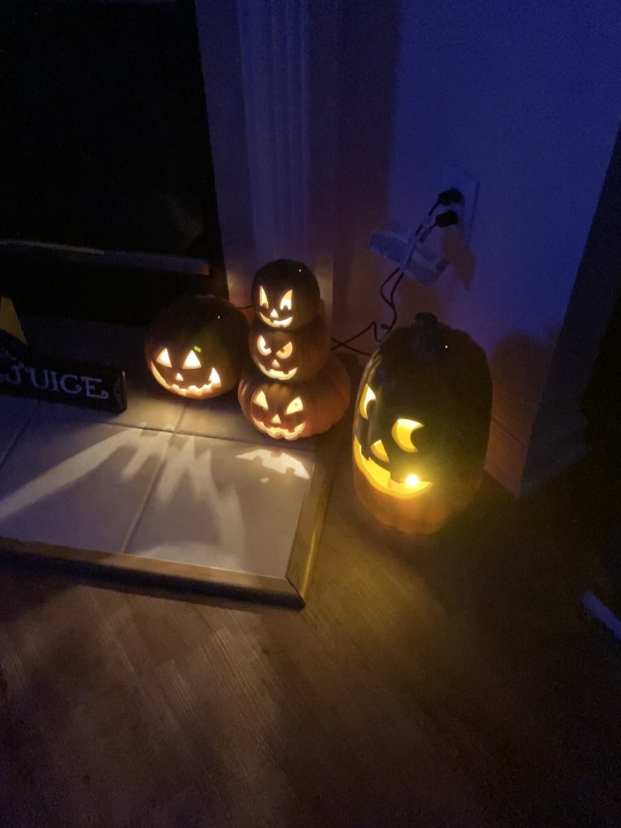 SammyJean95's tweet photo. It’s spooky season!!! My Favorite time of the year!!! https://t.co/H0dwq1iWnJ