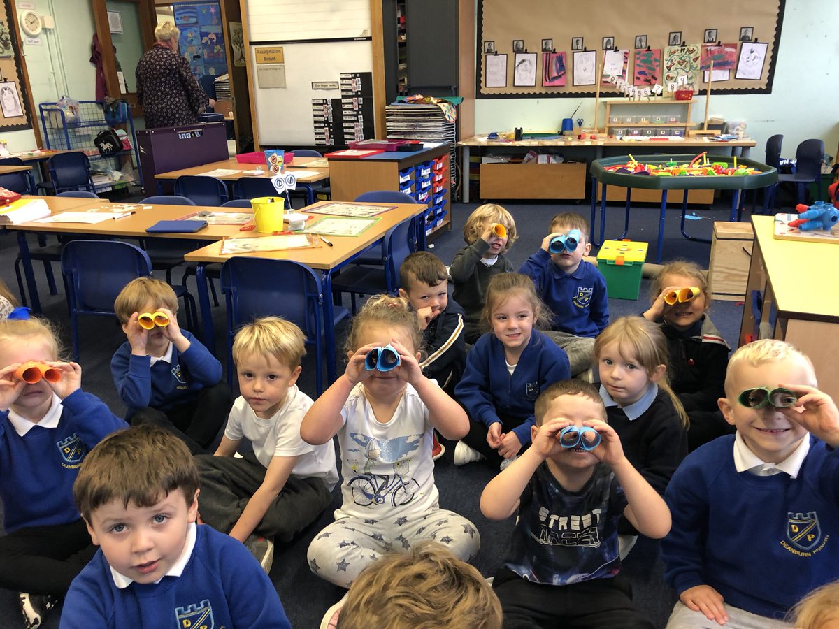 DeanburnPS_P2_1's tweet photo. Pupils enjoyed using their binoculars to look at the pictures during our story time! #FunwithLiteracy https://t.co/P2C6zFjtEx