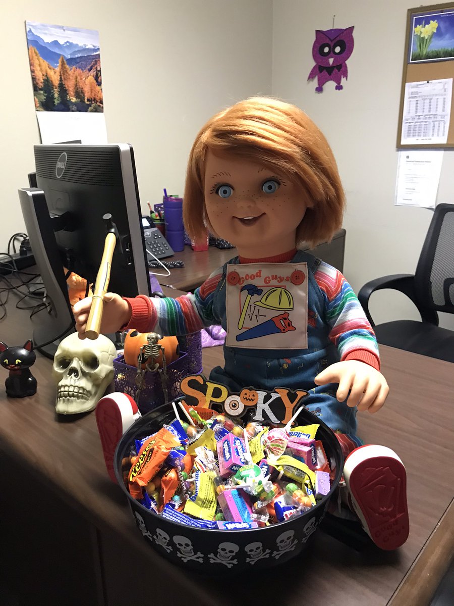 Happy October first &amp; full moon! Havin office tailgate party. Mines horror/Halloween theme! 💀🎃