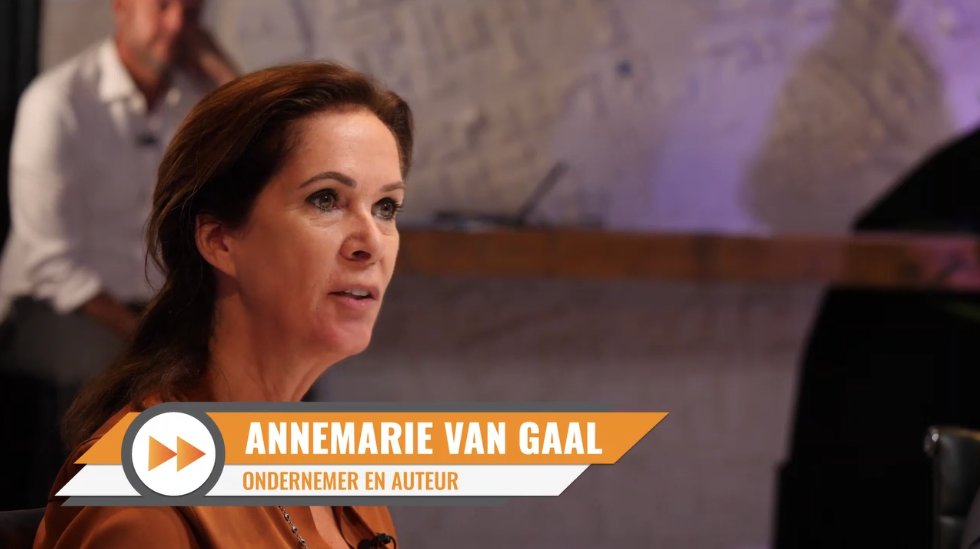 Nu aan tafel bij de talkshow Talkshow Innovation Strategy in Times of Crisis - Annemarie van Gaal, Nederlandse ondernemer, investeerder, auteur en televisiepersoonlijkheid. Kijk mee via ffwdinsights.com/live