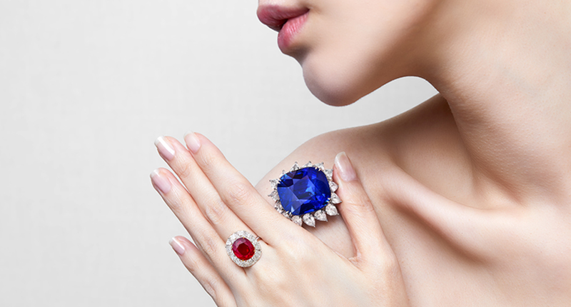 NationalJeweler's tweet photo. A 118.88-carat unheated Burmese #sapphire, dubbed “royal blue” in color by both the SSEF and Gübelin labs, will lead @Sothebys  #HongKong #MagnificentJewels #auction on Oct. 7.

https://t.co/plez4a1FV8
#jewelrynews #jewelry #burmesesapphire https://t.co/45sKvgvSP8