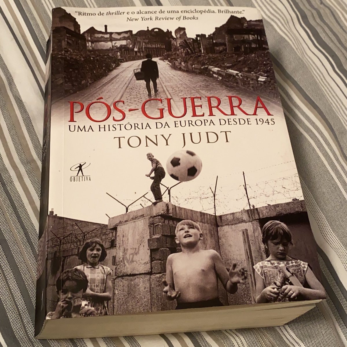 Essa visão romantizada da União Soviética não condiz com a verdade. Stalin reprisou um modelo colonial no Leste Europeu, inclusive proibindo países de fabricar produtos acabados em alguns casos; usou o nacionalismo russo para perseguir outros povos; e ignorava a questão racista.