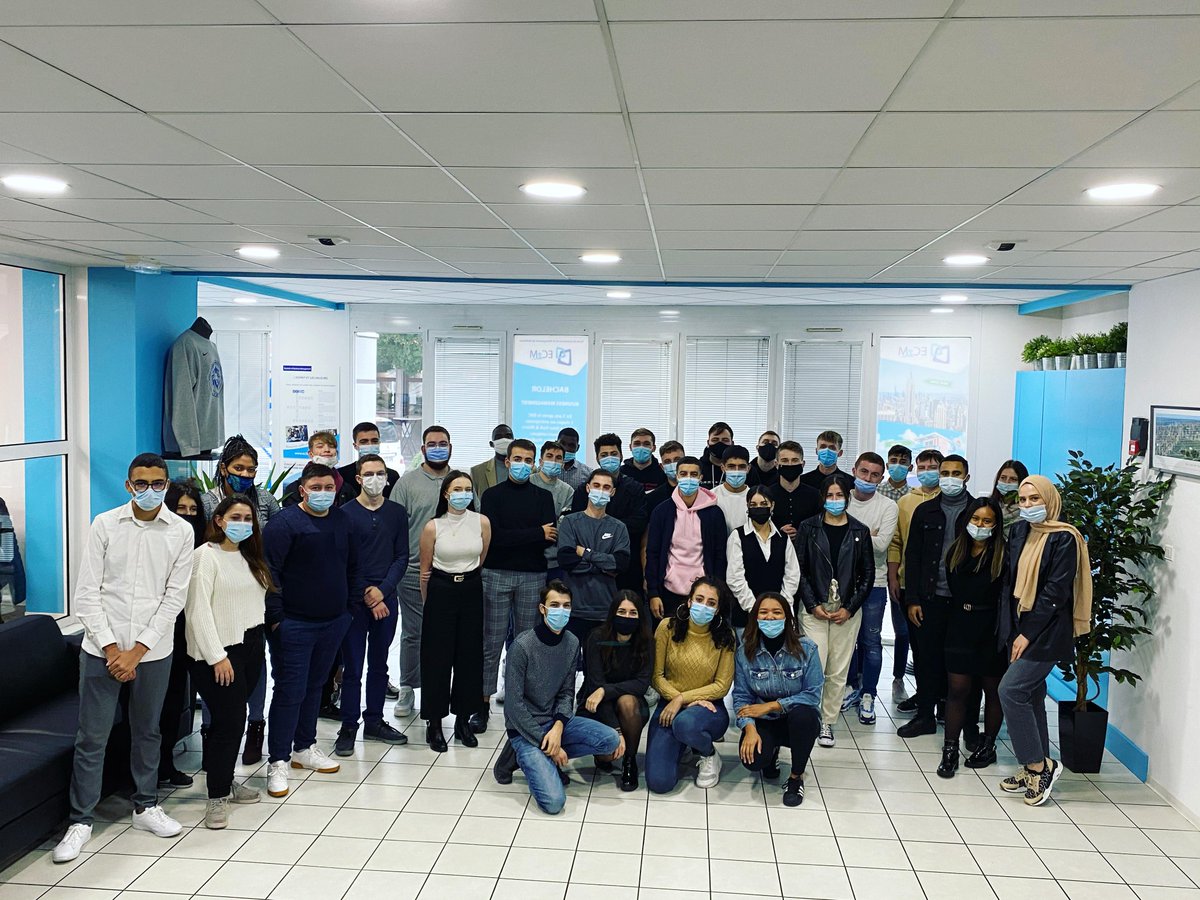 EC2M_'s tweet photo. 📚 nos étudiants en première année et deuxième année du cursus BTS MCO ensemble, motivés mais masqués 😷 https://t.co/PDaFZQEXN0