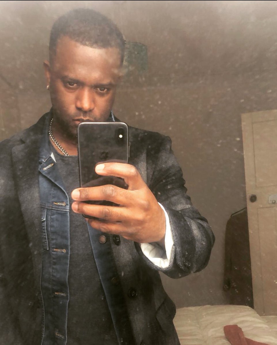 iamNotrelle's tweet photo. Dirty mirror 😈
#photoshoot #newmusic #notrelle #hxshMuzik #thursdayvibes #goodMorning #MrDaley #dirtymirror #singer #songwriter https://t.co/wVktsYw1b3